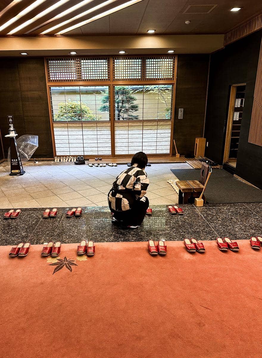 potret suasana di Nishiyama Onsen Keiunkan, hotel yang dikelola secara turun-temurun