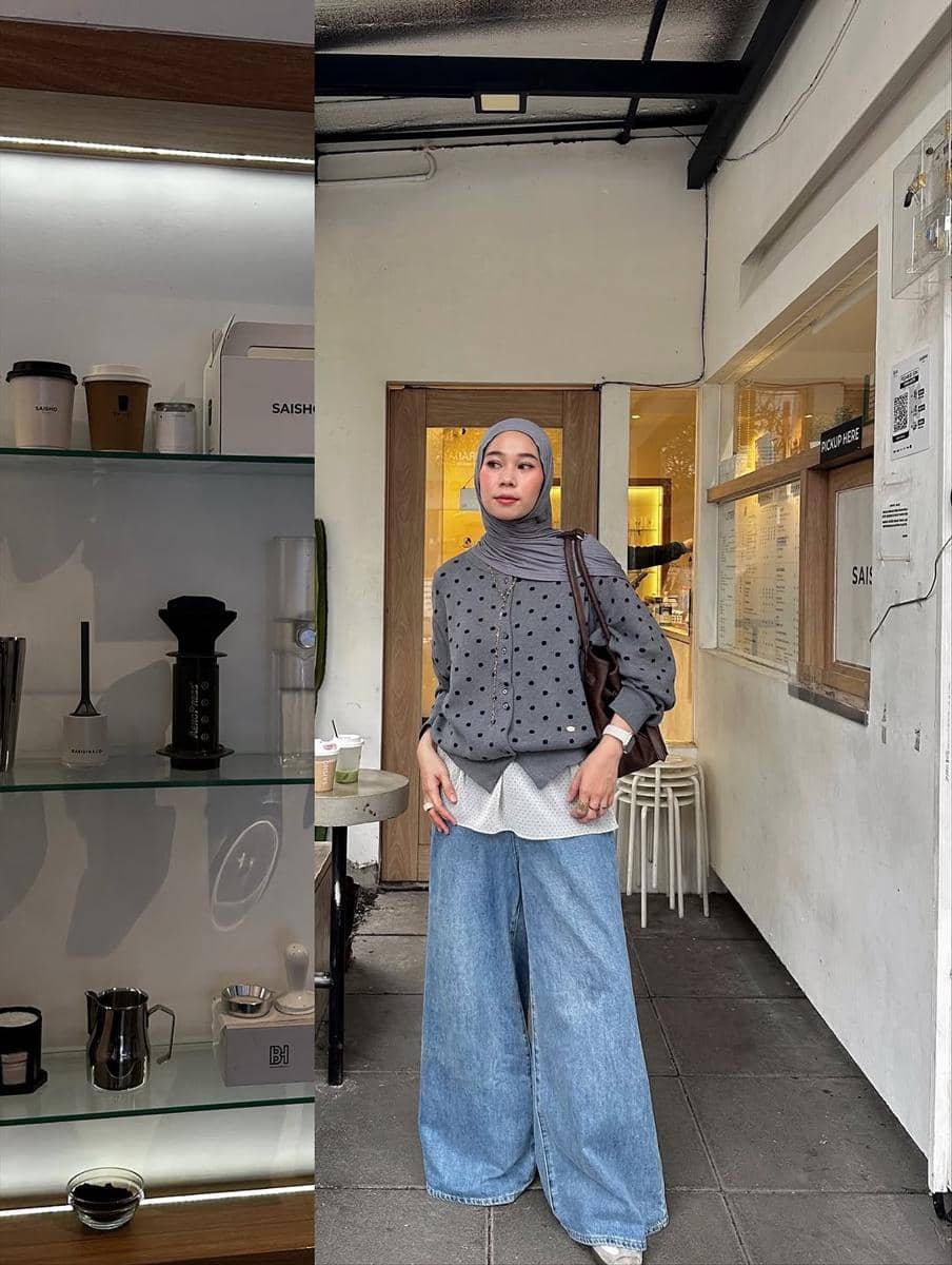 ide mix and match celana baggy jeans ala Fitri Hasiani