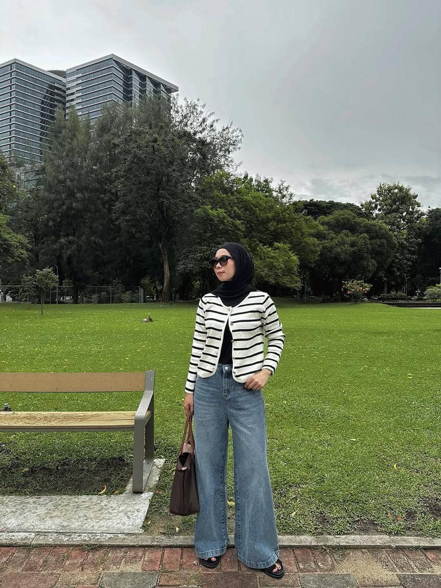 ide mix and match celana baggy jeans ala Fitri Hasiani