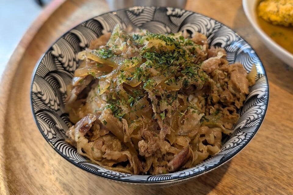 penyajian beef shigureni