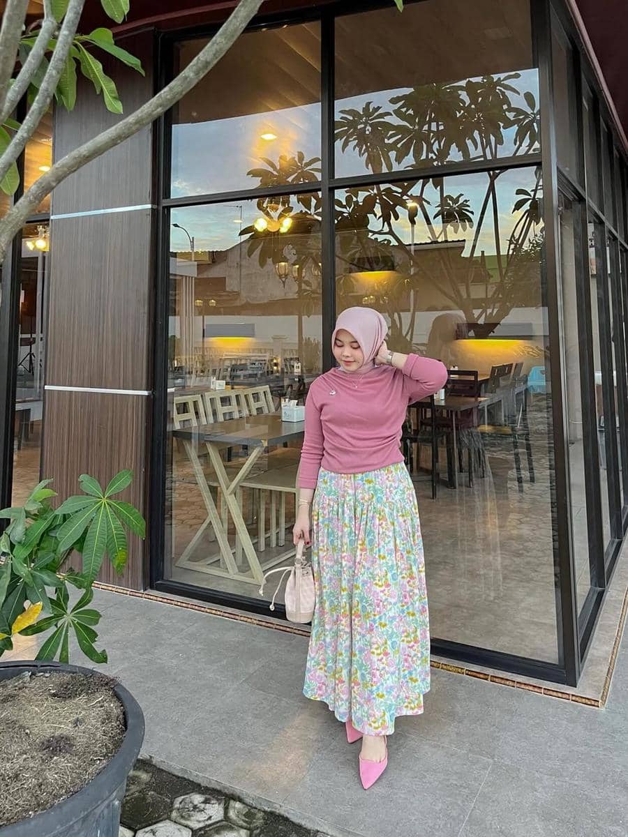 potret ide daily outfit nuansa pink ala Cindy Novika