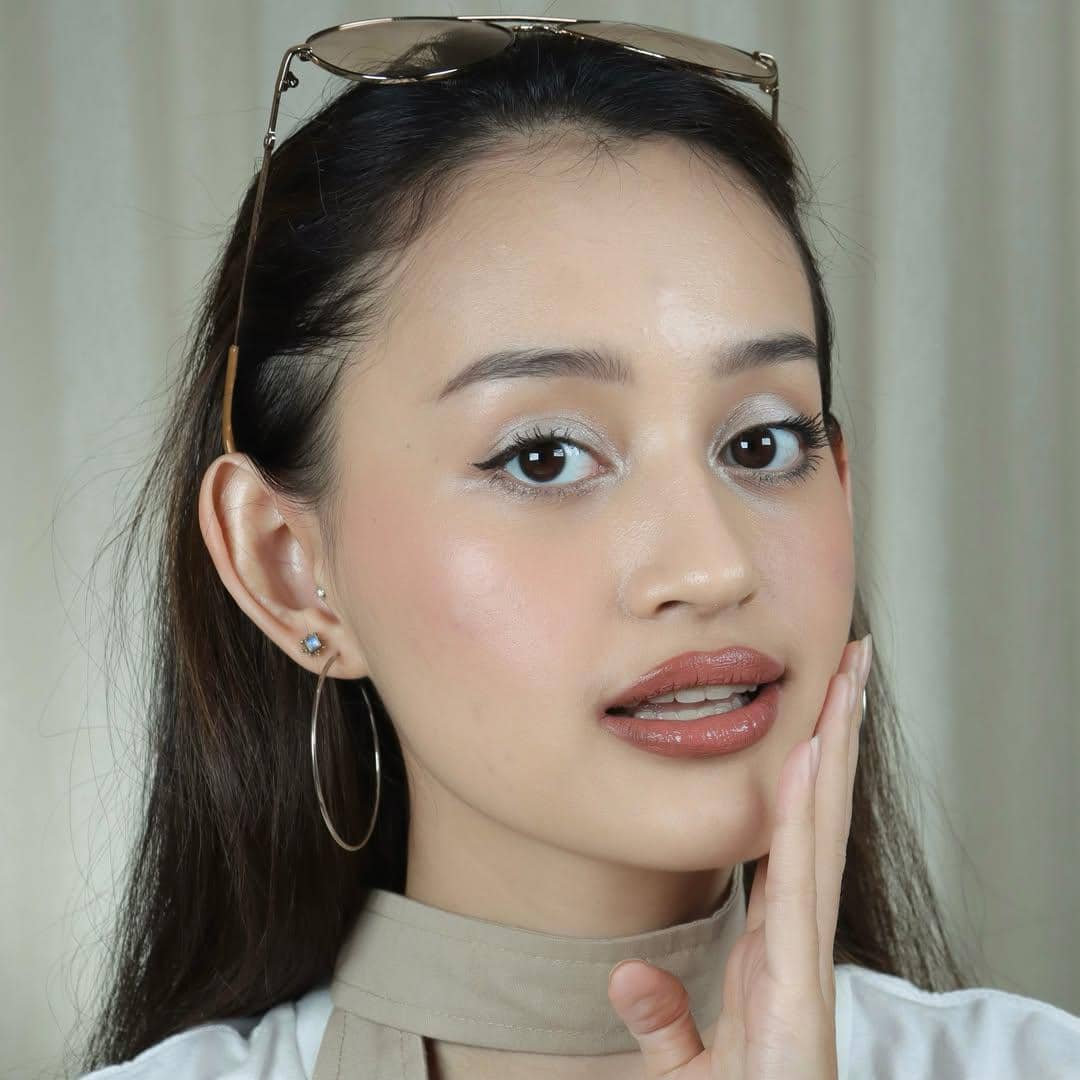 ide makeup ngantor ala Nadya Aqilla 
