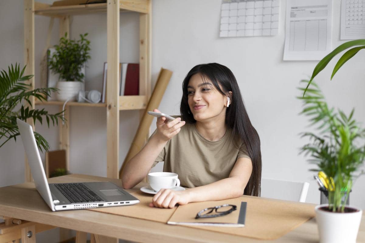 Ilustrasi wanita WFH
