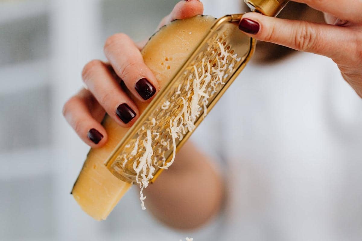 ilustrasi keju yang diparut 