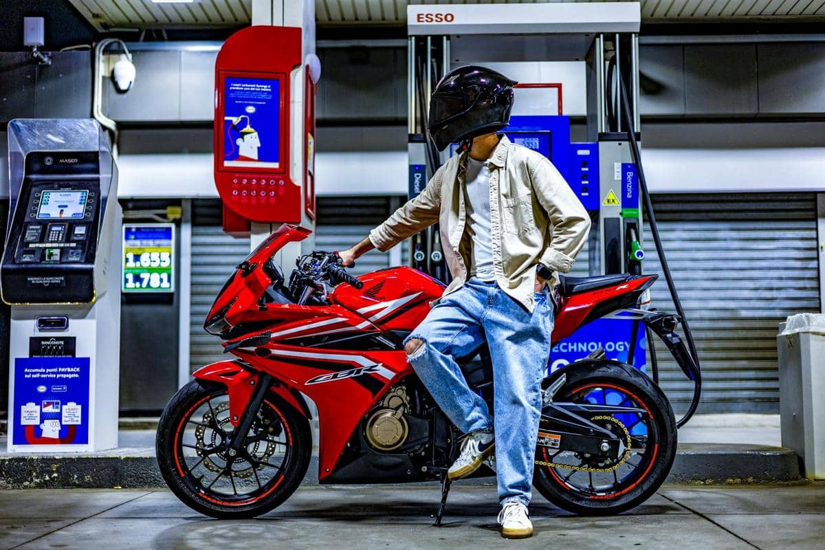 ilustrasi pom bensin