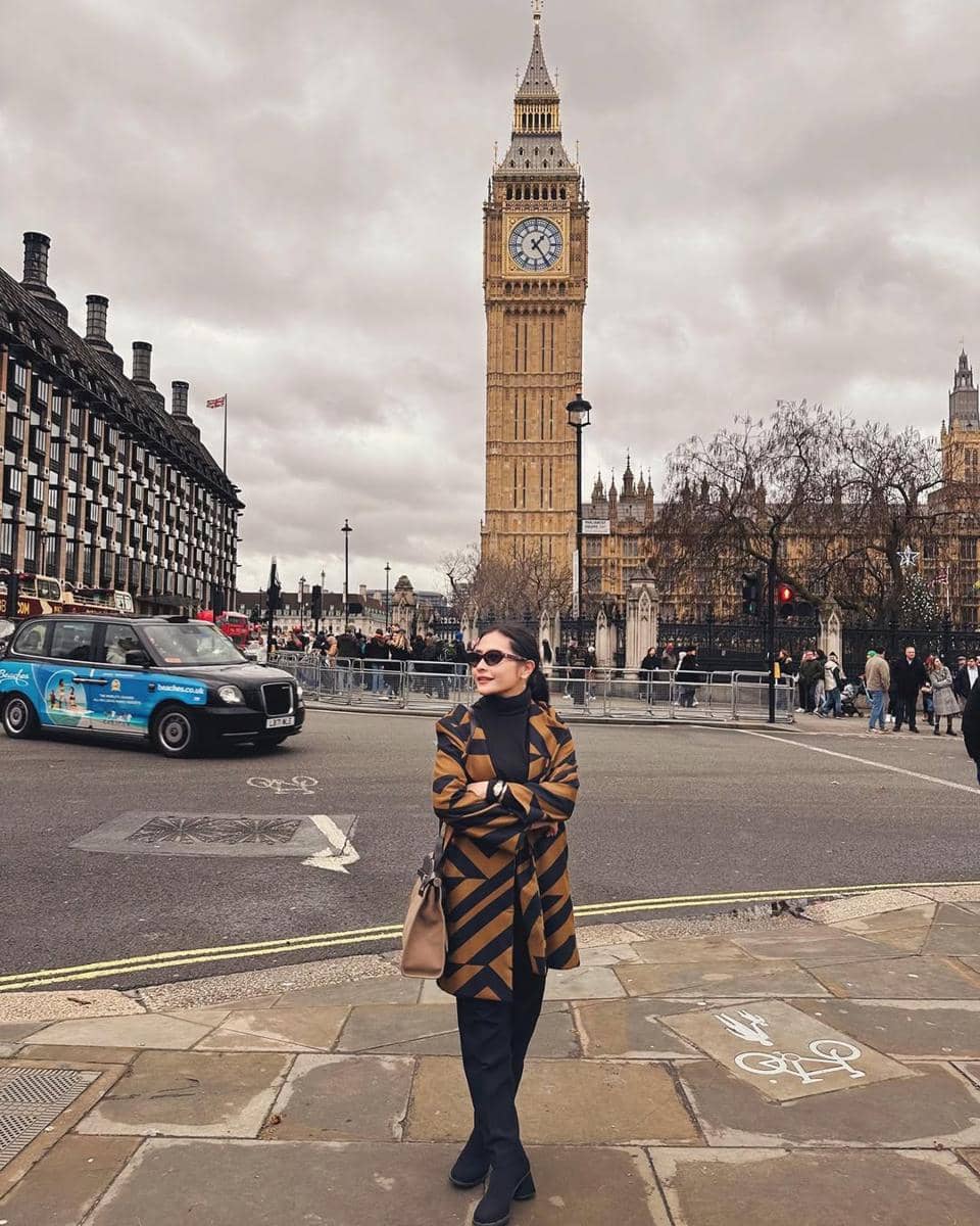 ide mix and match sepatu boots ala Prilly Latuconsina 