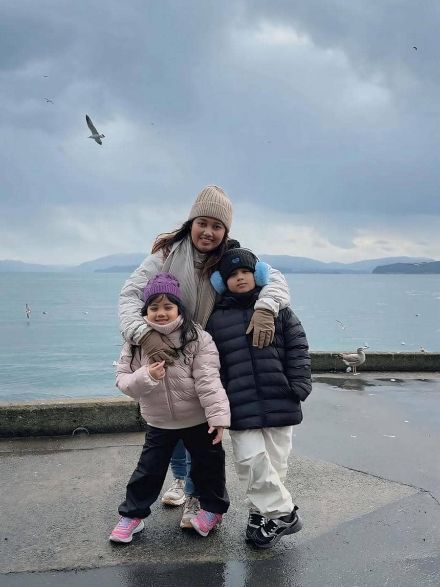 Keluarga Kiky Saputri ke desa nelayan Ine No Funaya