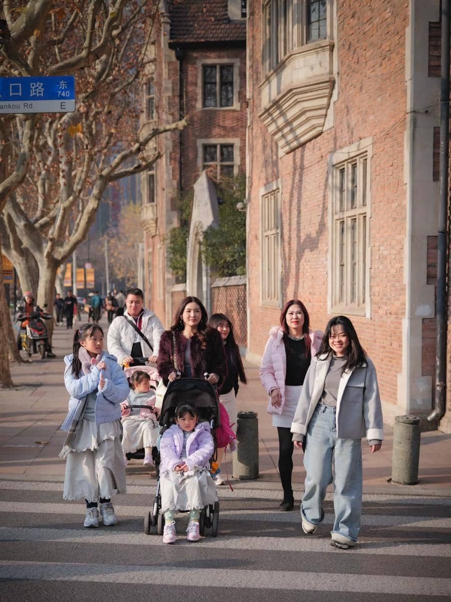 Sarwendah dan keluarga jalan-jalan di Shanghai