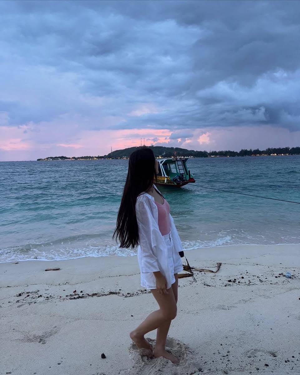 Yasmin Napper saat liburan ke Pulau Gili Meno.