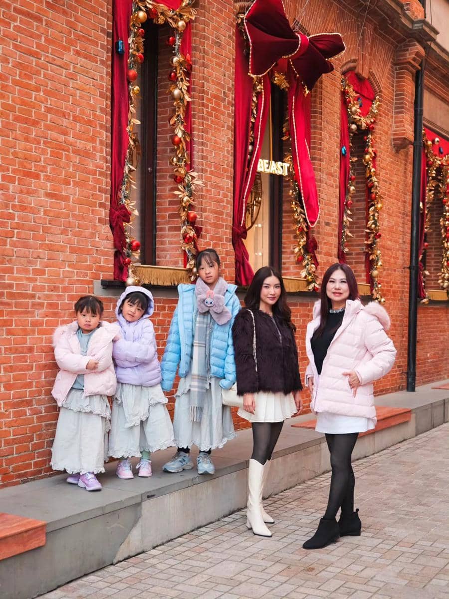 Sarwendah dan keluarga jalan-jalan di Shanghai