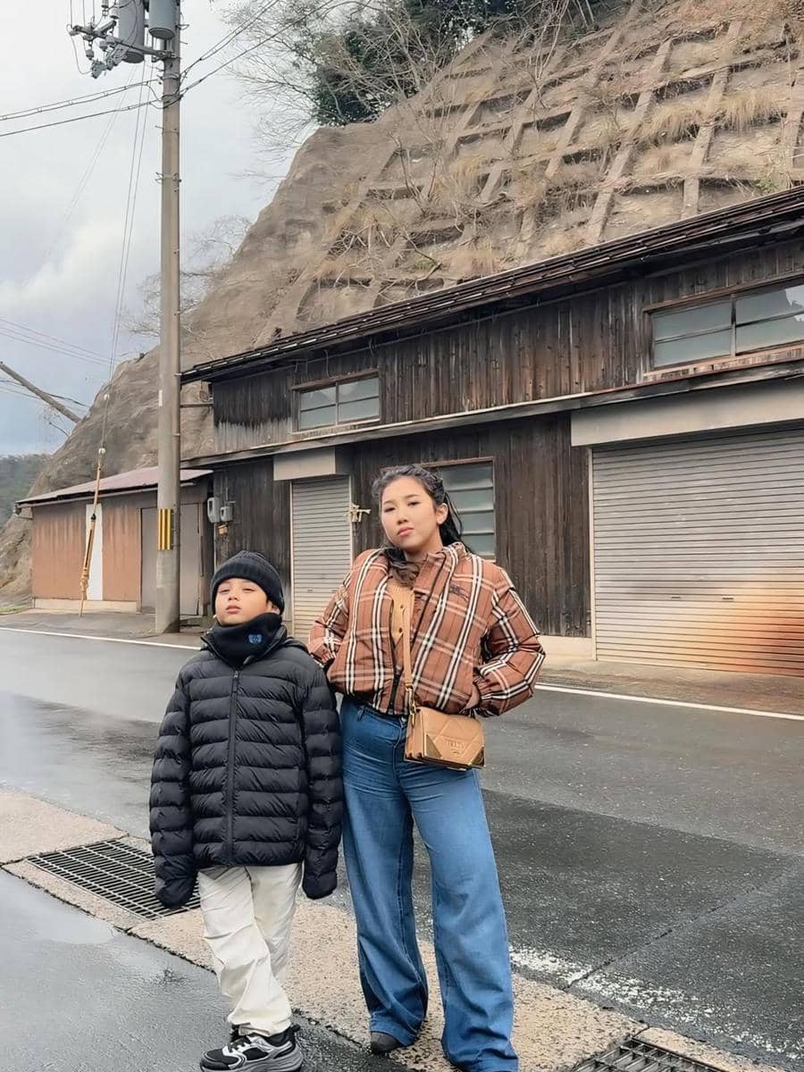 Keluarga Kiky Saputri ke desa nelayan Ine No Funaya