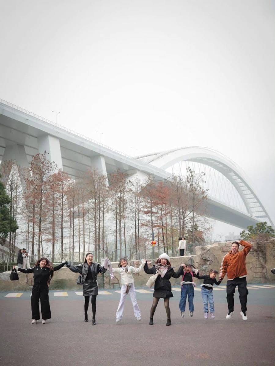 Sarwendah dan keluarga jalan-jalan di Shanghai