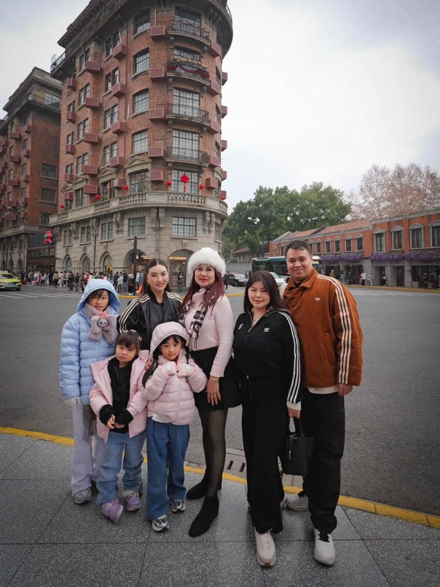 Sarwendah dan keluarga jalan-jalan di Shanghai