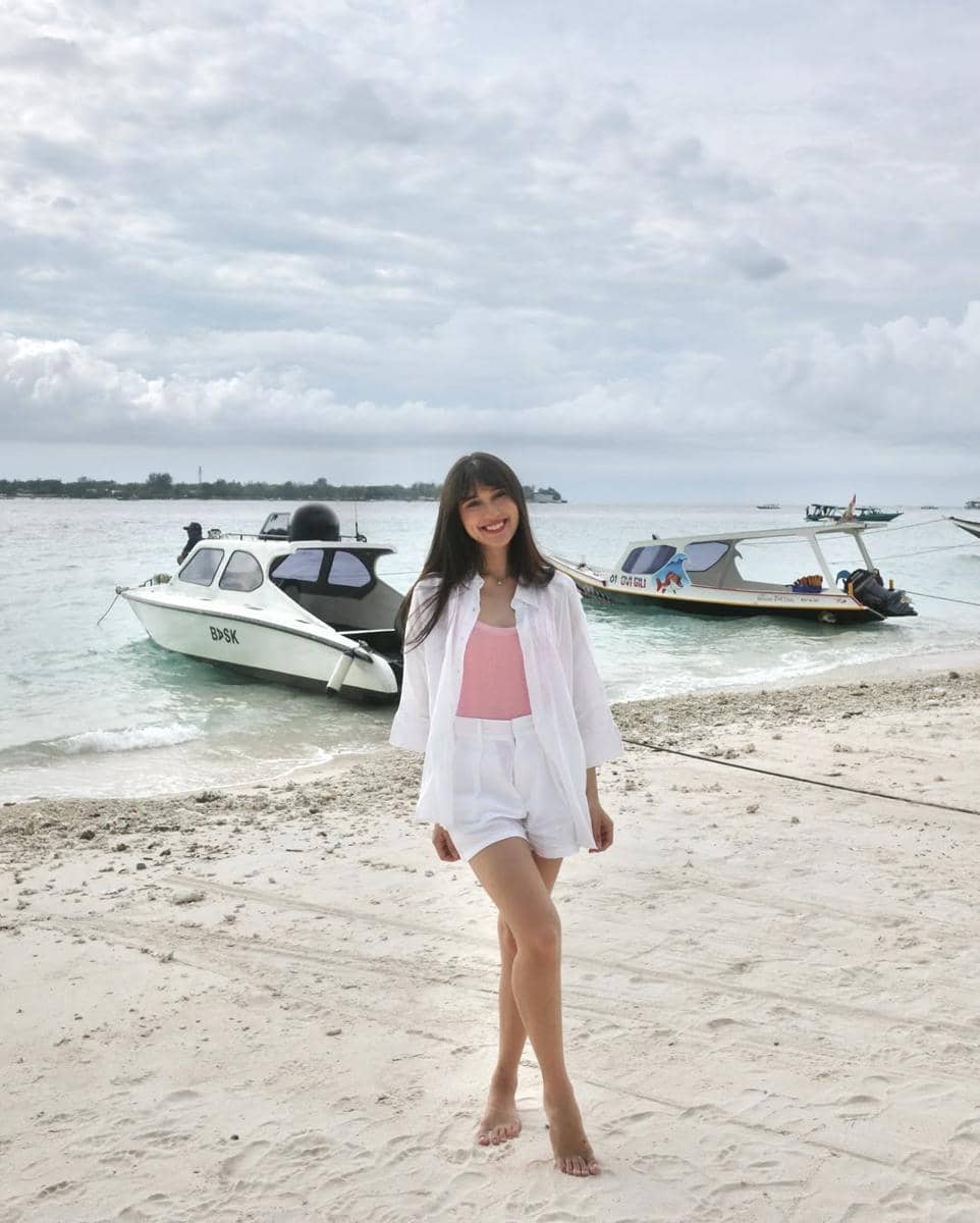 Yasmin Napper saat liburan ke Pulau Gili Meno.
