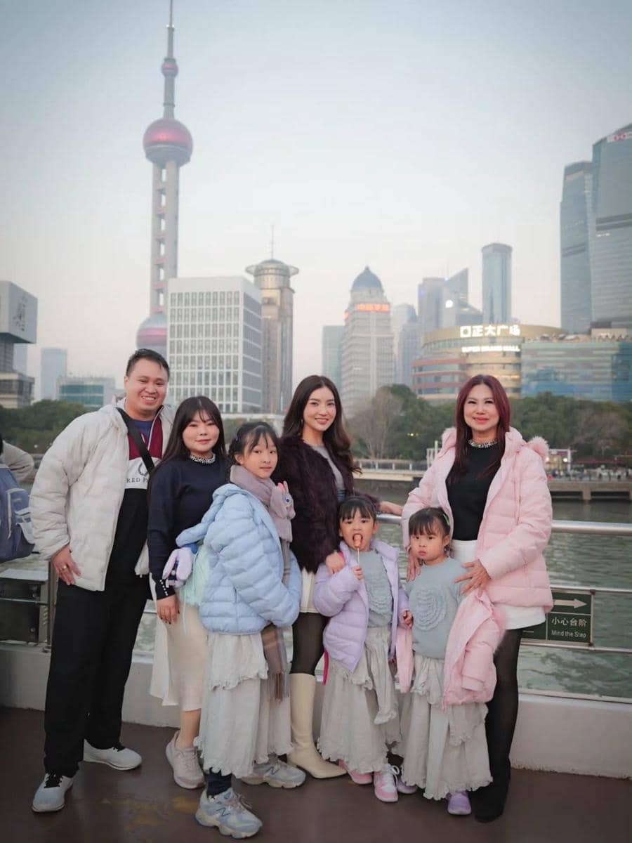Sarwendah dan keluarga jalan-jalan di Shanghai