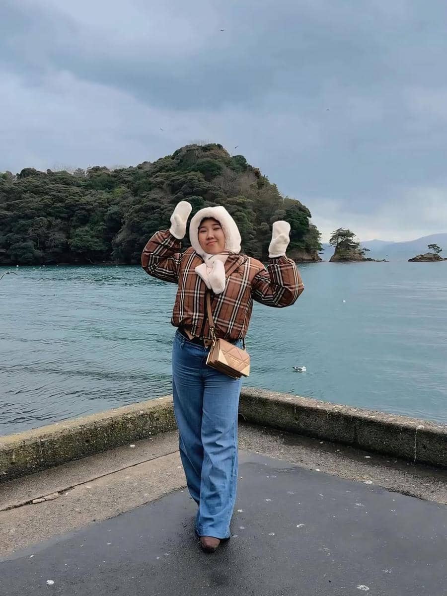 Keluarga Kiky Saputri ke desa nelayan Ine No Funaya