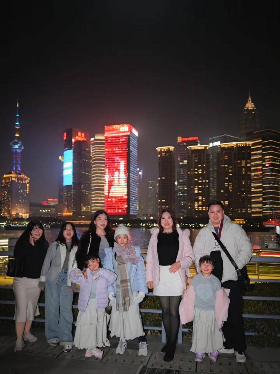 Sarwendah dan keluarga jalan-jalan di Shanghai
