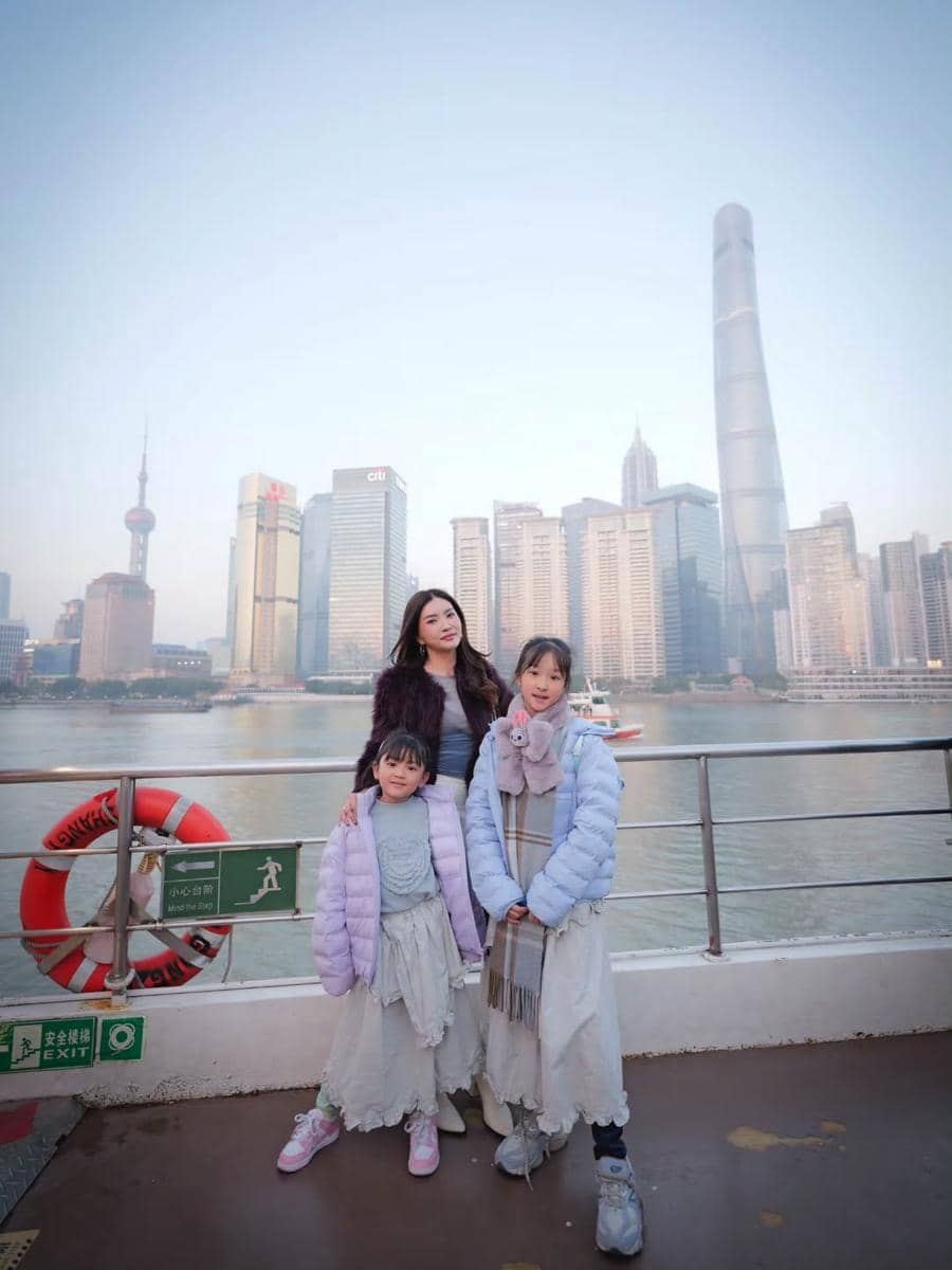 Sarwendah dan keluarga jalan-jalan di Shanghai