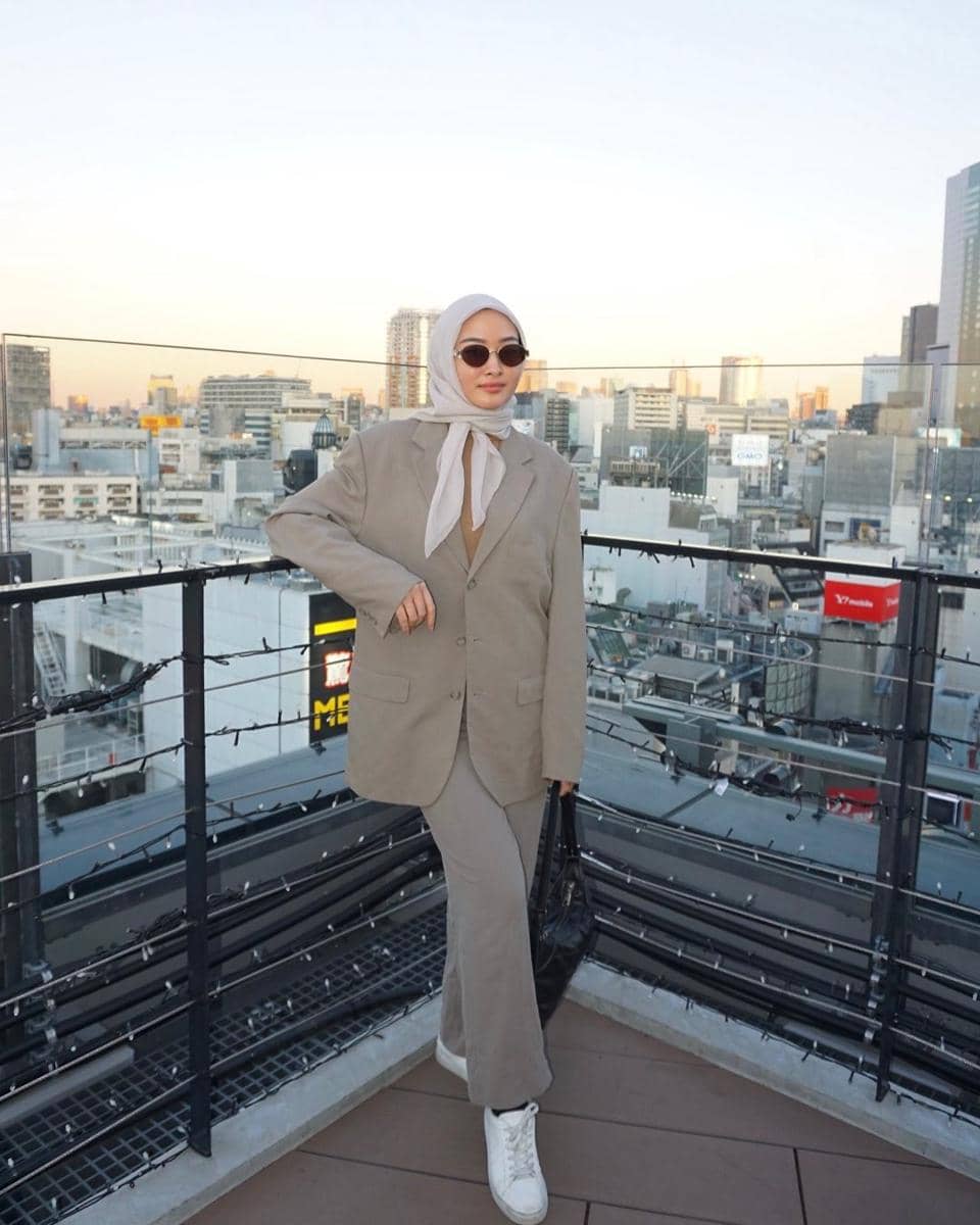 Ide OOTD hijab modis ala Puteri Modiyanti