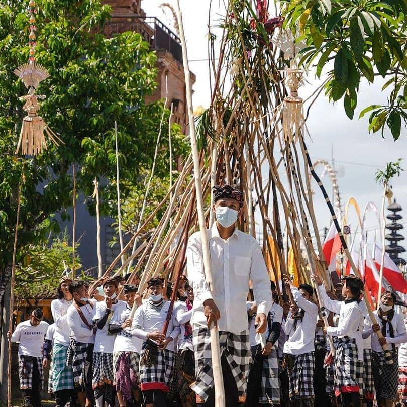 tradisi Mekotek (instagram.com/infodesamunggu)