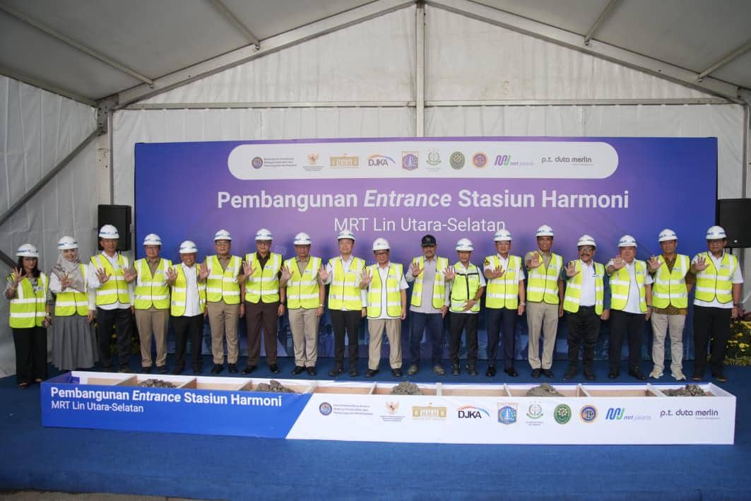 Gubernur DKI Jakarta, Pramono Anung melakukan peletakan batu pertama (groundbreaking) pembangunan pintu masuk (entrance) Stasiun Harmoni pada Selasa (20/1/26)