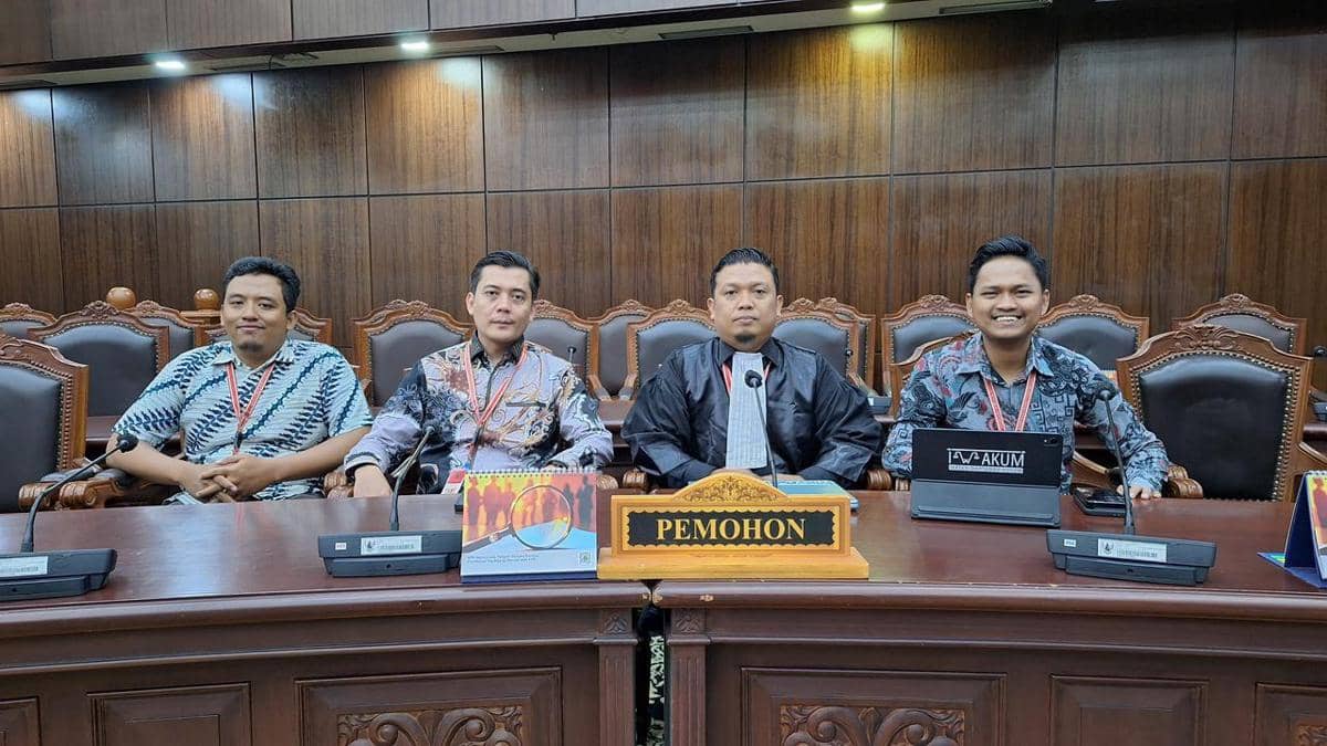 Iwakum saat menjalani sidang di Mahkamah Konstitusi (MK).
