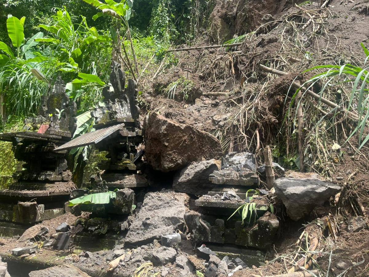 Longsor di Pura Manik Tirta yang berlokasi di Dusun Kawan, Desa Timuhun. 