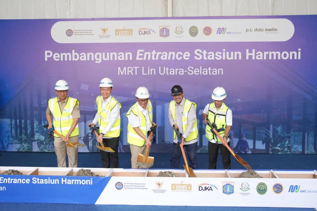 Gubernur DKI Jakarta, Pramono Anung melakukan peletakan batu pertama (groundbreaking) pembangunan pintu masuk (entrance) Stasiun Harmoni pada Selasa (20/1/26)