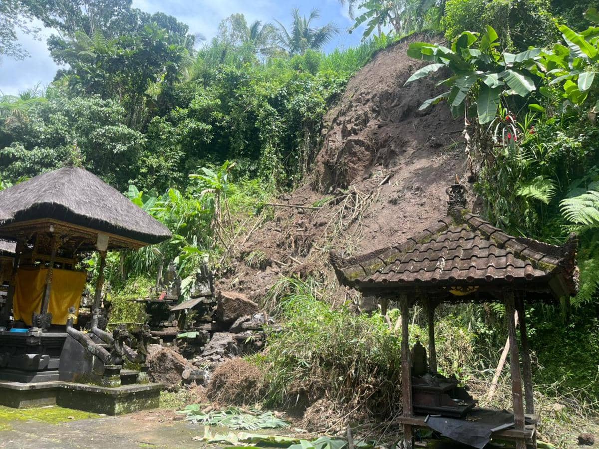 Longsor di Pura Manik Tirta yang berlokasi di Dusun Kawan, Desa Timuhun. 