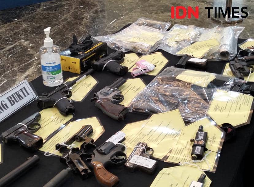 Barang bukti senjata api ilegal (IDN Times/Irfan Fathurohman)