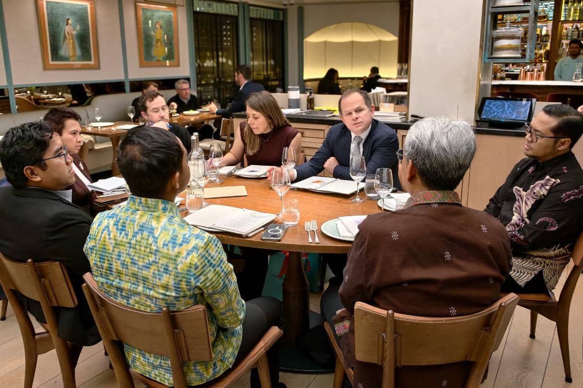 Menteri Kehutanan, Raja Juli Antoni bertemu Direktur Eksekutif The Royal Foundation of The Prince and Princess of Wales, Dr. Tom Clements (dok. Tim Menhut Raja Juli Antoni)