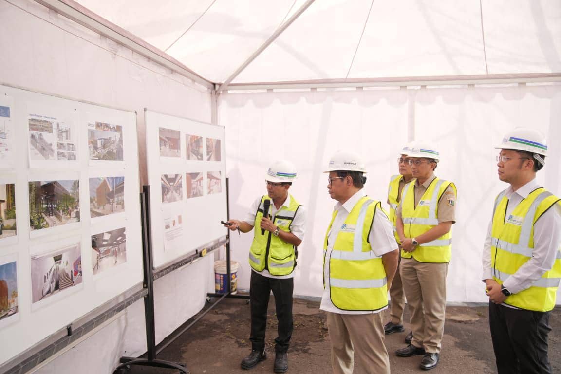 Gubernur DKI Jakarta, Pramono Anung melakukan peletakan batu pertama (groundbreaking) pembangunan pintu masuk (entrance) Stasiun Harmoni pada Selasa (20/1/26)