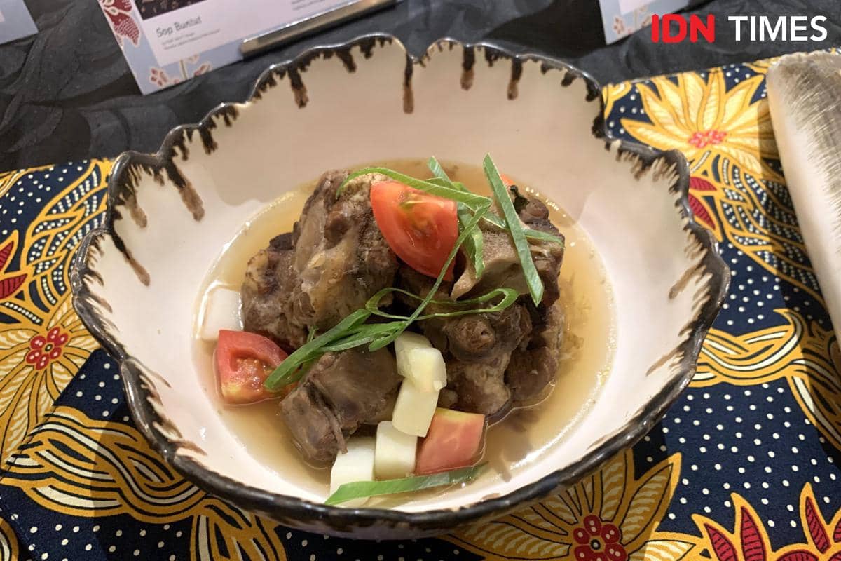 Potret semangkuk sop buntut 