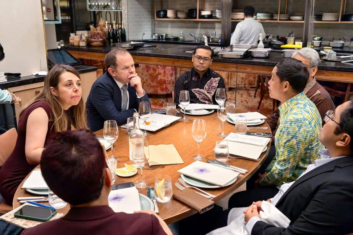 Menteri Kehutanan, Raja Juli Antoni bertemu Direktur Eksekutif The Royal Foundation of The Prince and Princess of Wales, Dr. Tom Clements (dok. Tim Menhut Raja Juli Antoni)