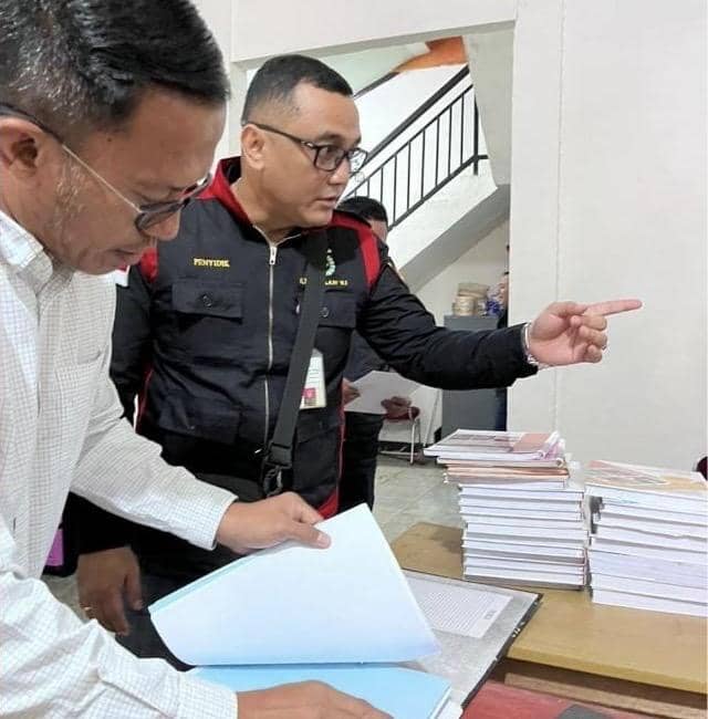 Tugas mengamankan berkas untuk dilakukan analisis. 