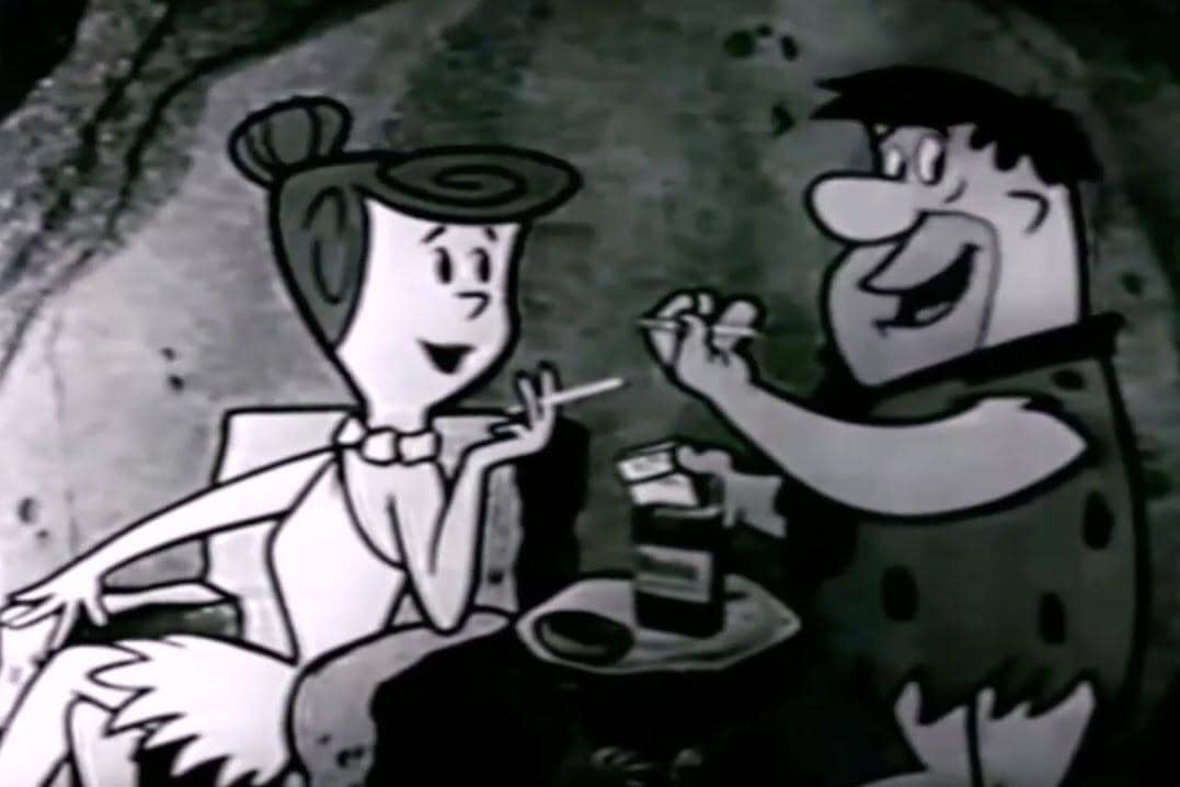 cuplikan adegan Fred dan Wilma promosikan rokok