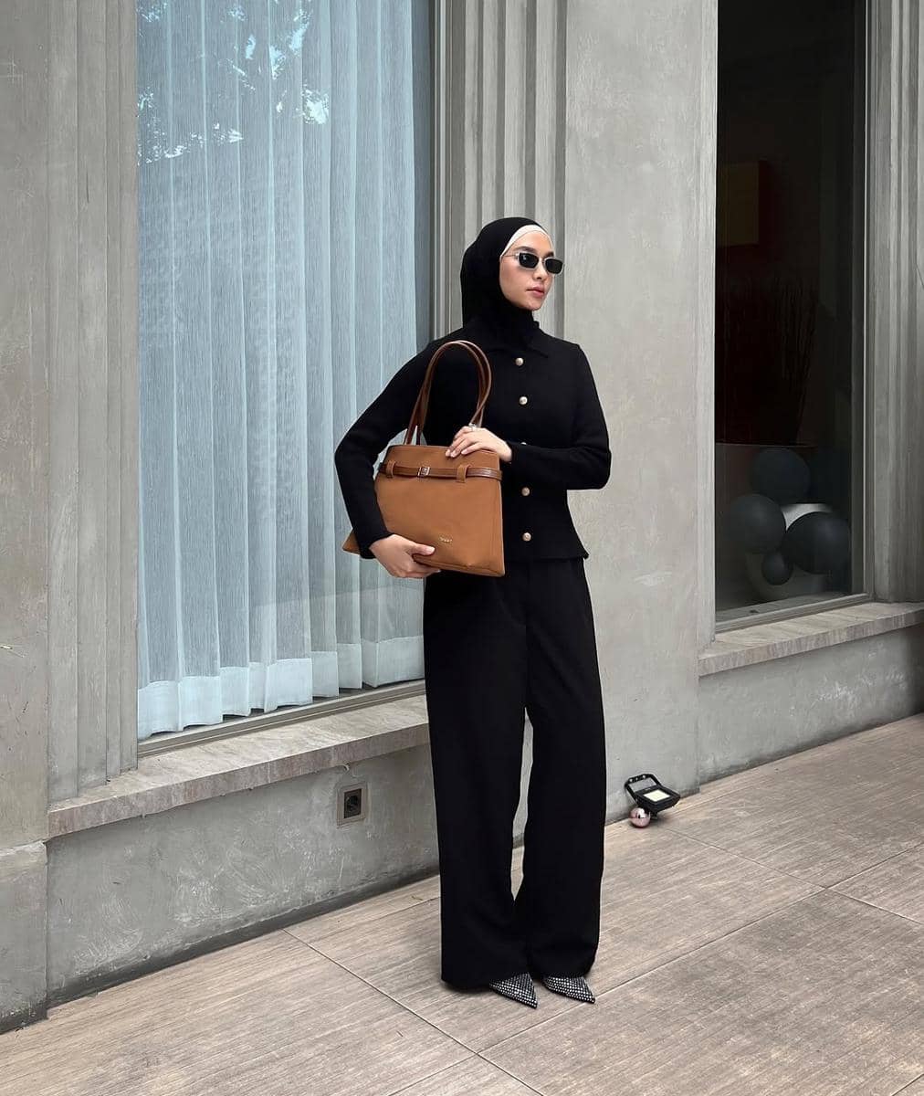 inspirasi gaya business casual ala Fita Wulansari