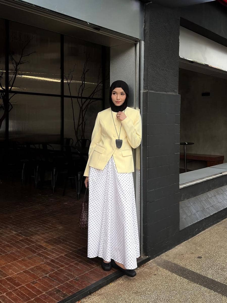 inspirasi gaya business casual ala Fita Wulansari