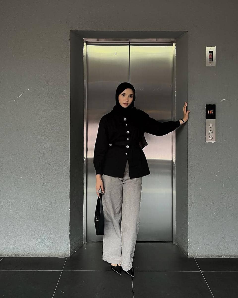 inspirasi gaya business casual ala Fita Wulansari