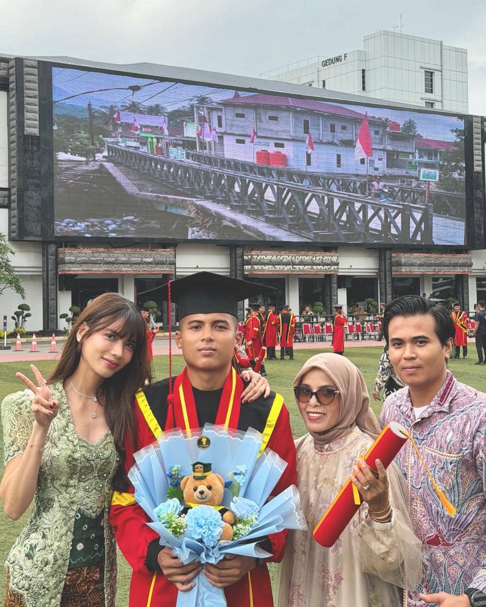 Sabrina Chairunnisa Hadiri Wisuda Adiknya Pama Kopassus (instagram.com/sabrinachairunnisa_)