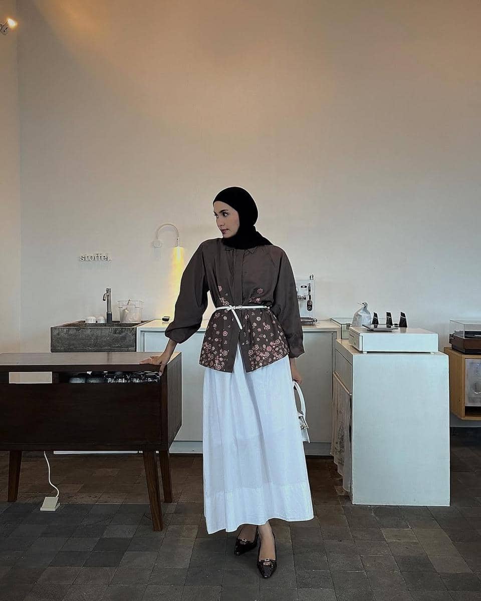 inspirasi gaya business casual ala Fita Wulansari