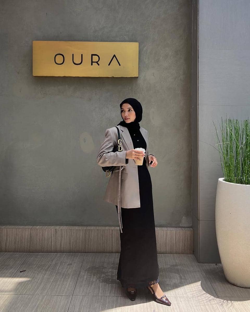 inspirasi gaya business casual ala Fita Wulansari