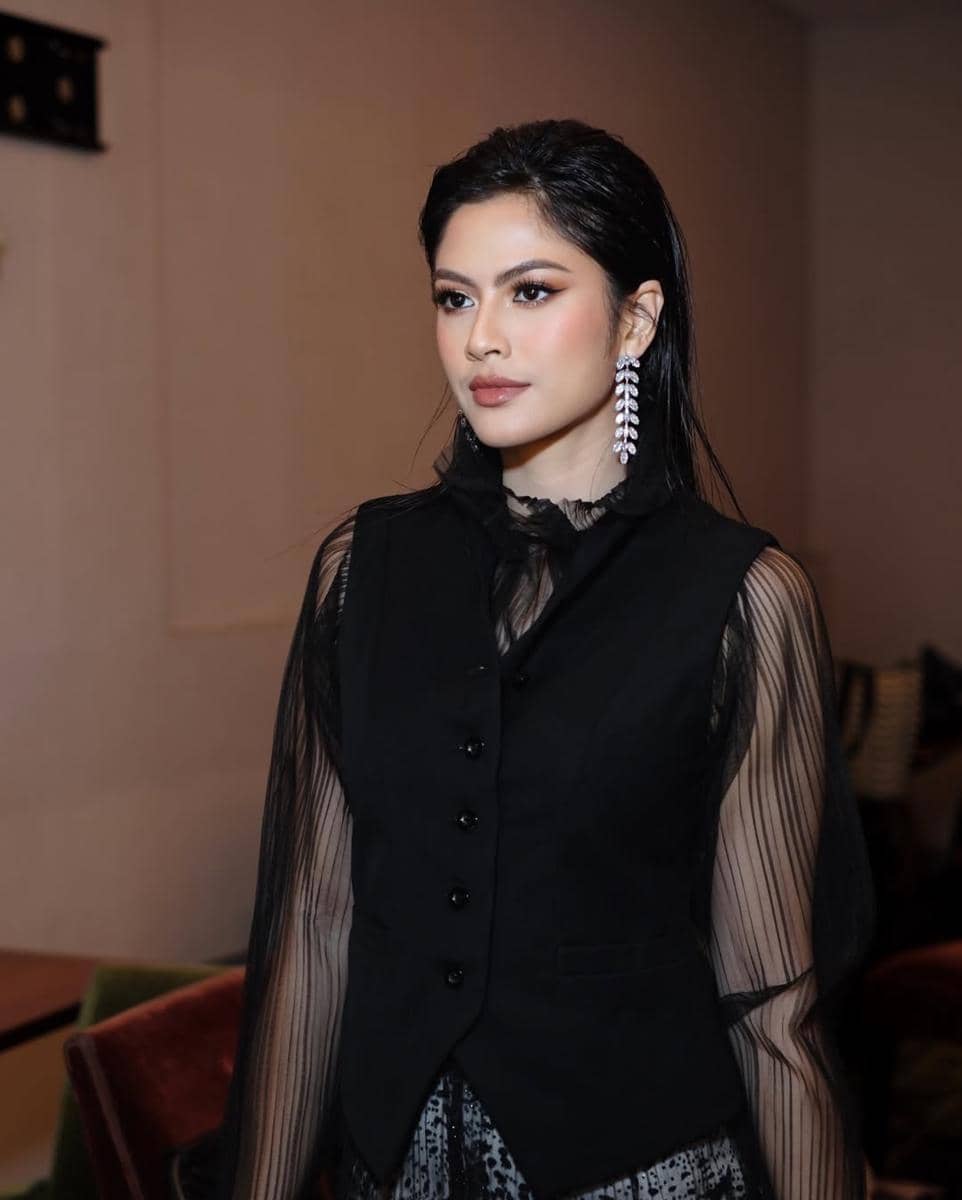 ide makeup kondangan ala Hana Saraswati