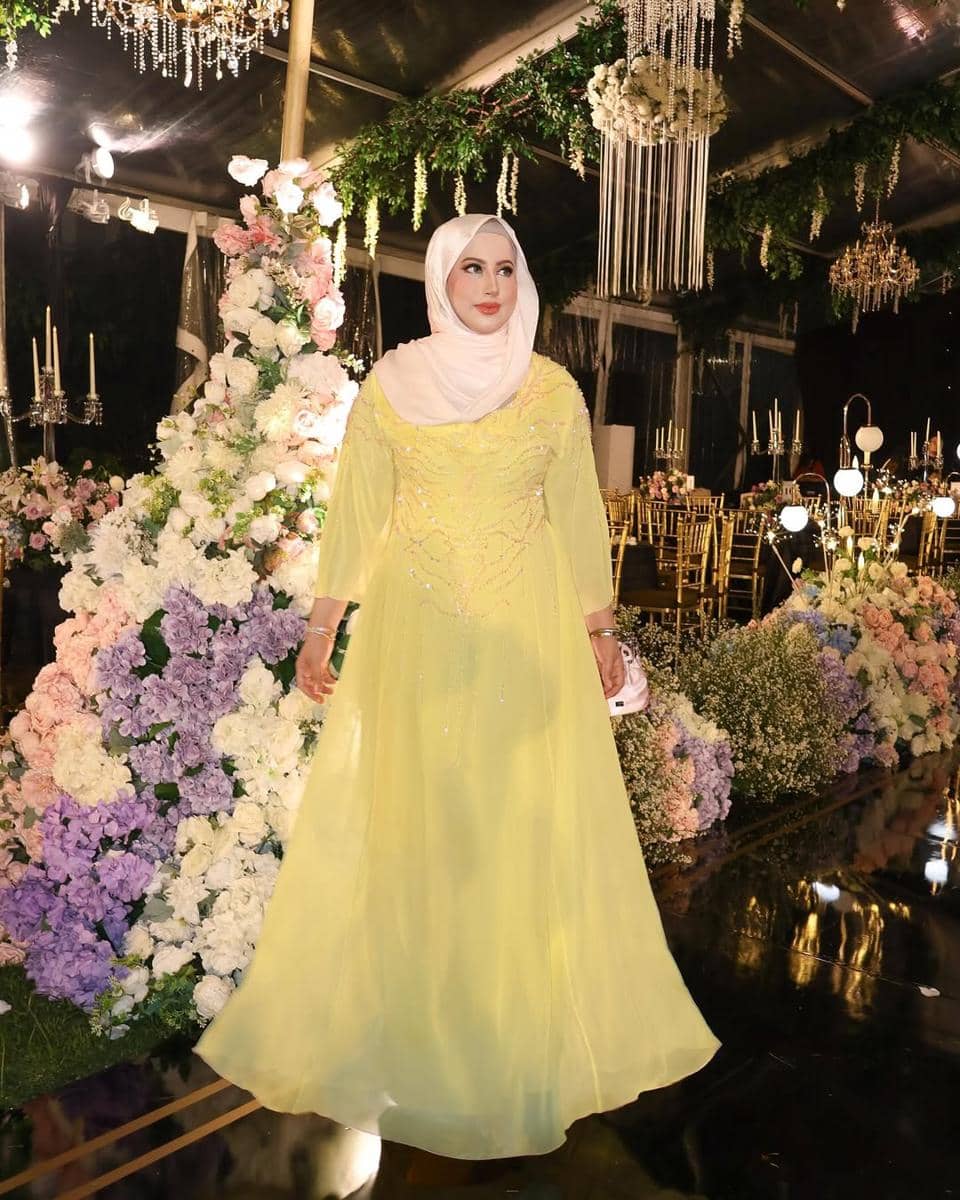 outfit elegan colorful