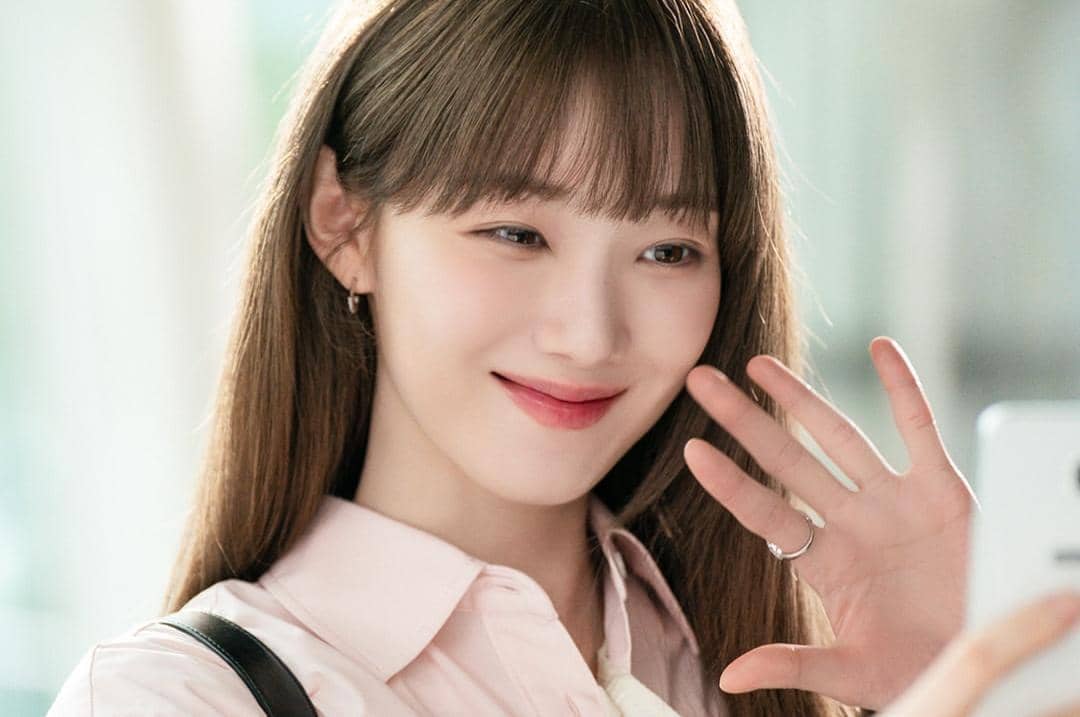 Lee Sung Kyung di drama In Your Radiant Season