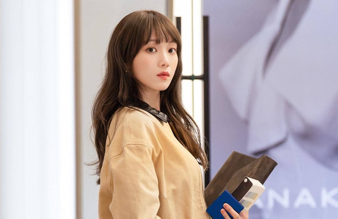 Lee Sung Kyung di drama In Your Radiant Season