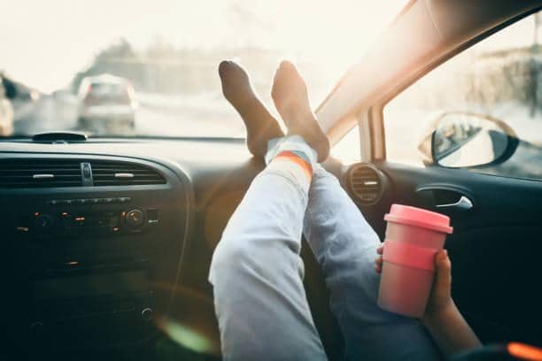ilustrasi kaki di dashboard