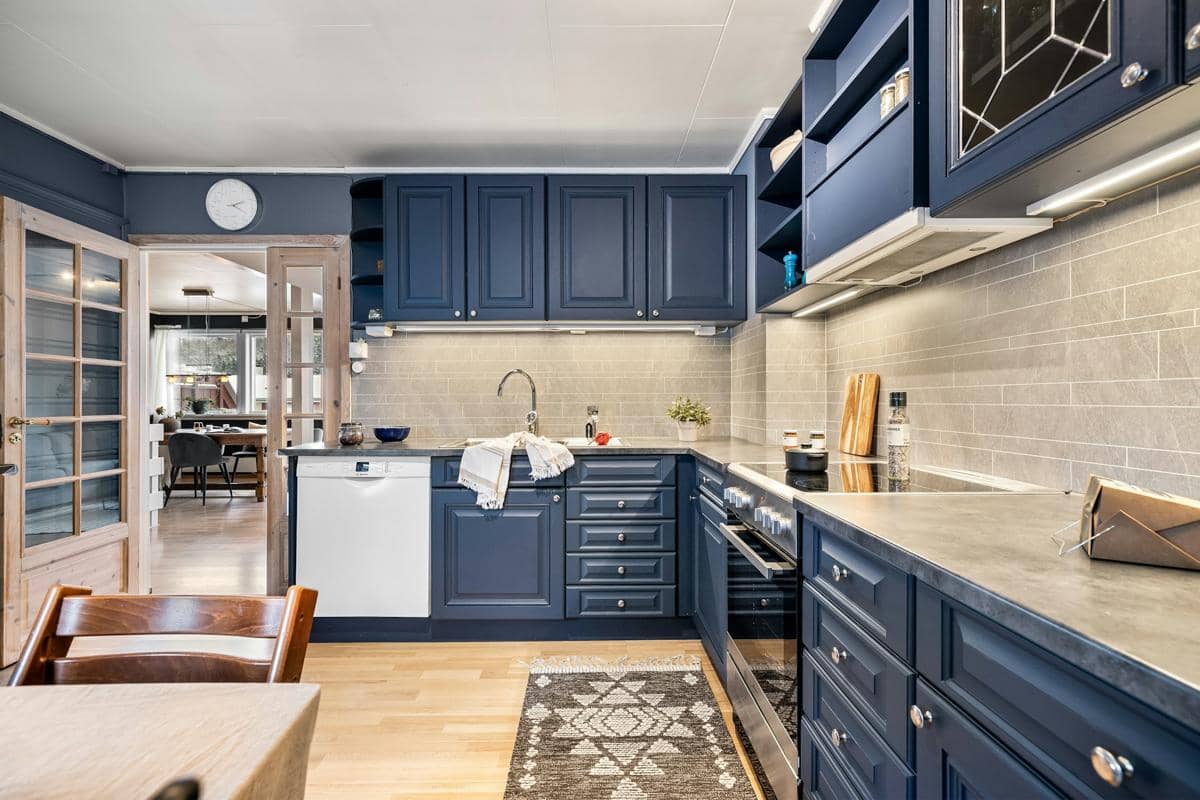 ilustrasi kitchen set warna biru navy