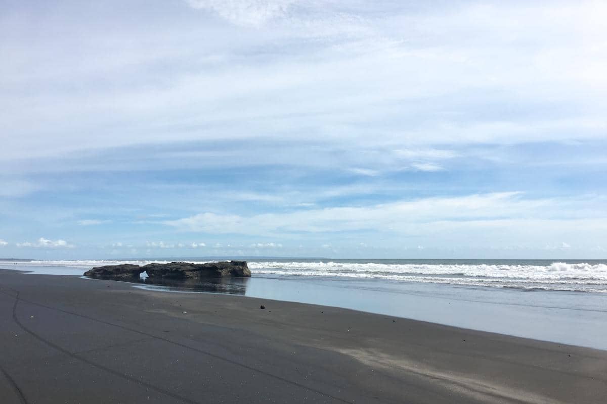Pantai Pasut di Tabanan 