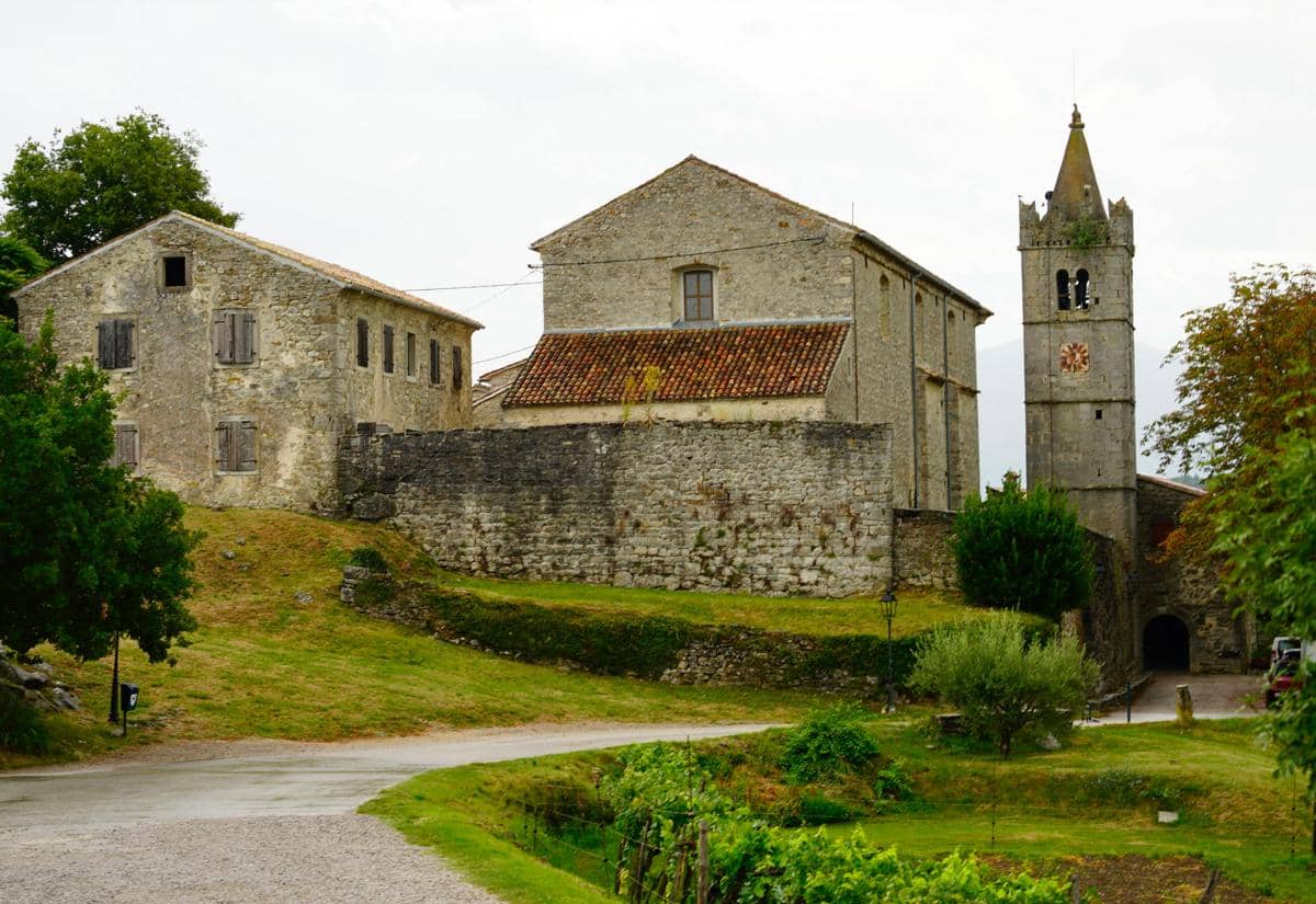 potret Hum, kota terkecil di dunia